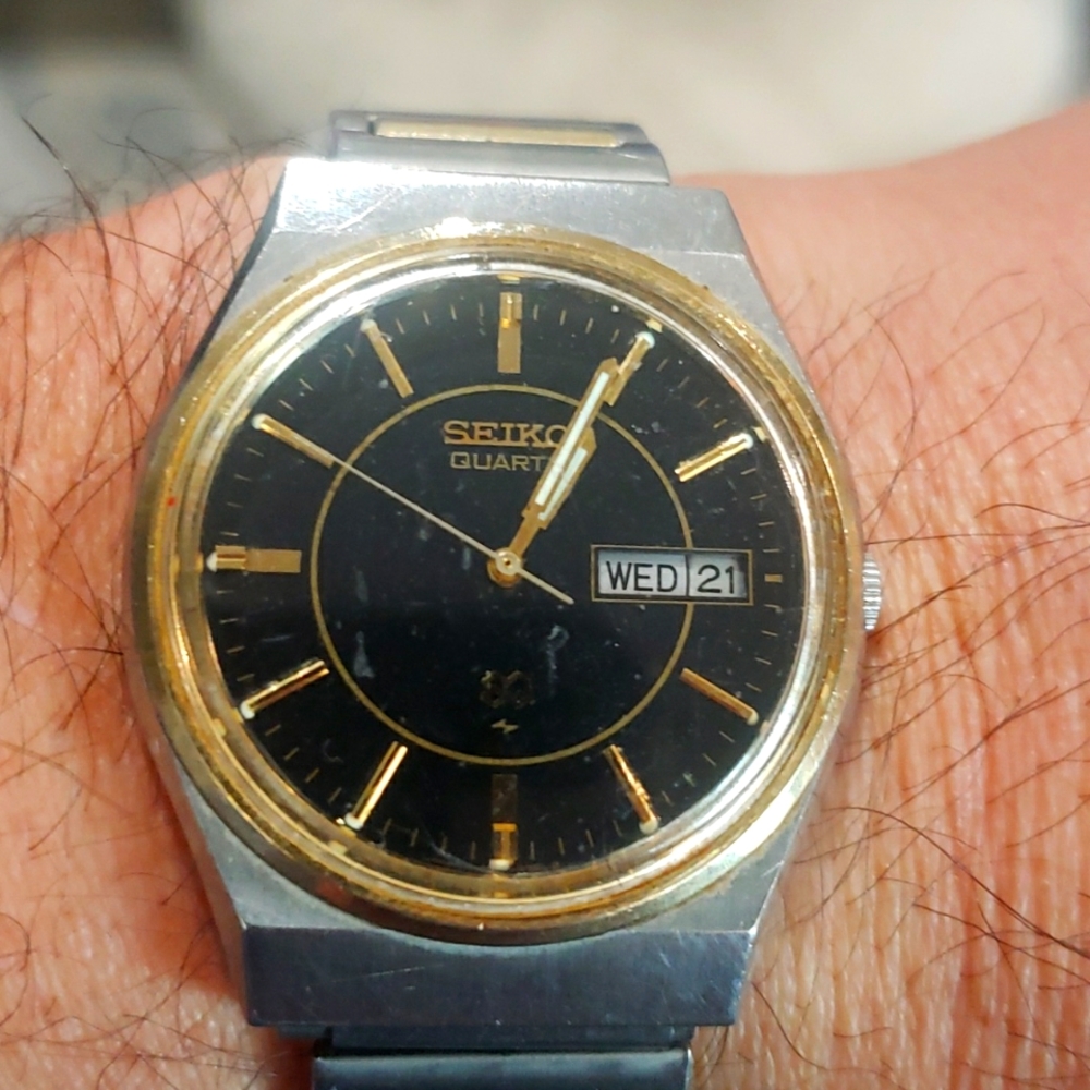 Seiko 7123-8519-P, SQ, quartz. black and gold dial,